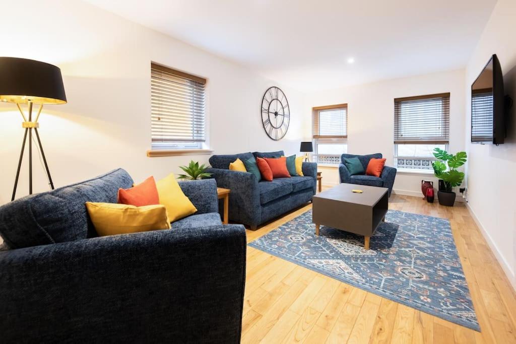 Modern City Centre Apartment In Инвернес Екстериор снимка
