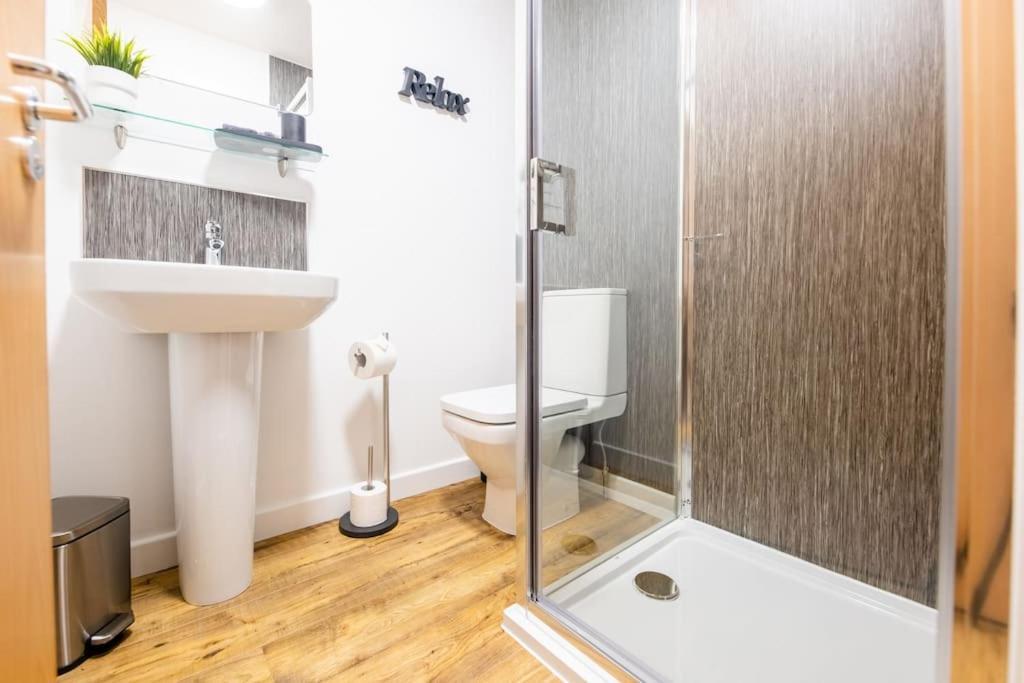 Modern City Centre Apartment In Инвернес Екстериор снимка