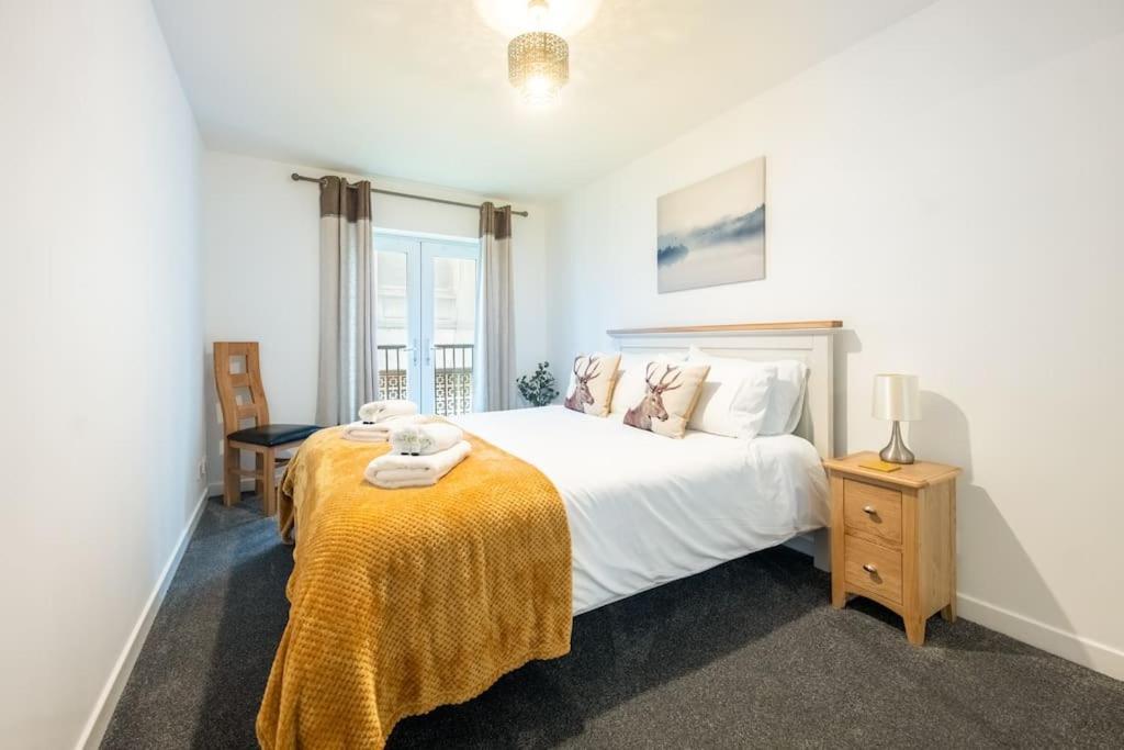 Modern City Centre Apartment In Инвернес Екстериор снимка
