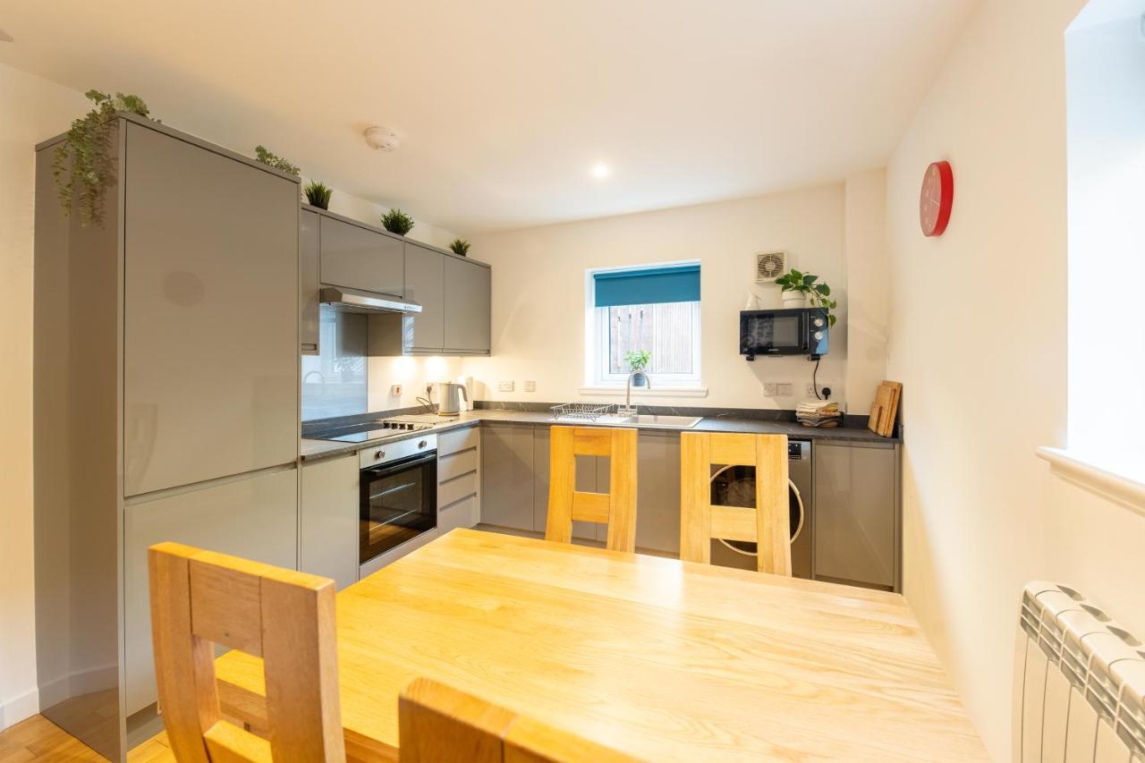 Modern City Centre Apartment In Инвернес Екстериор снимка